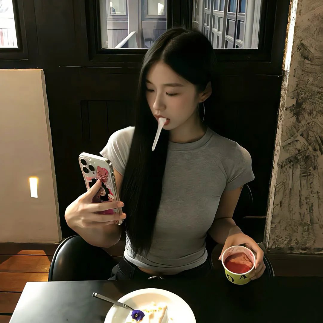 带剑女孩